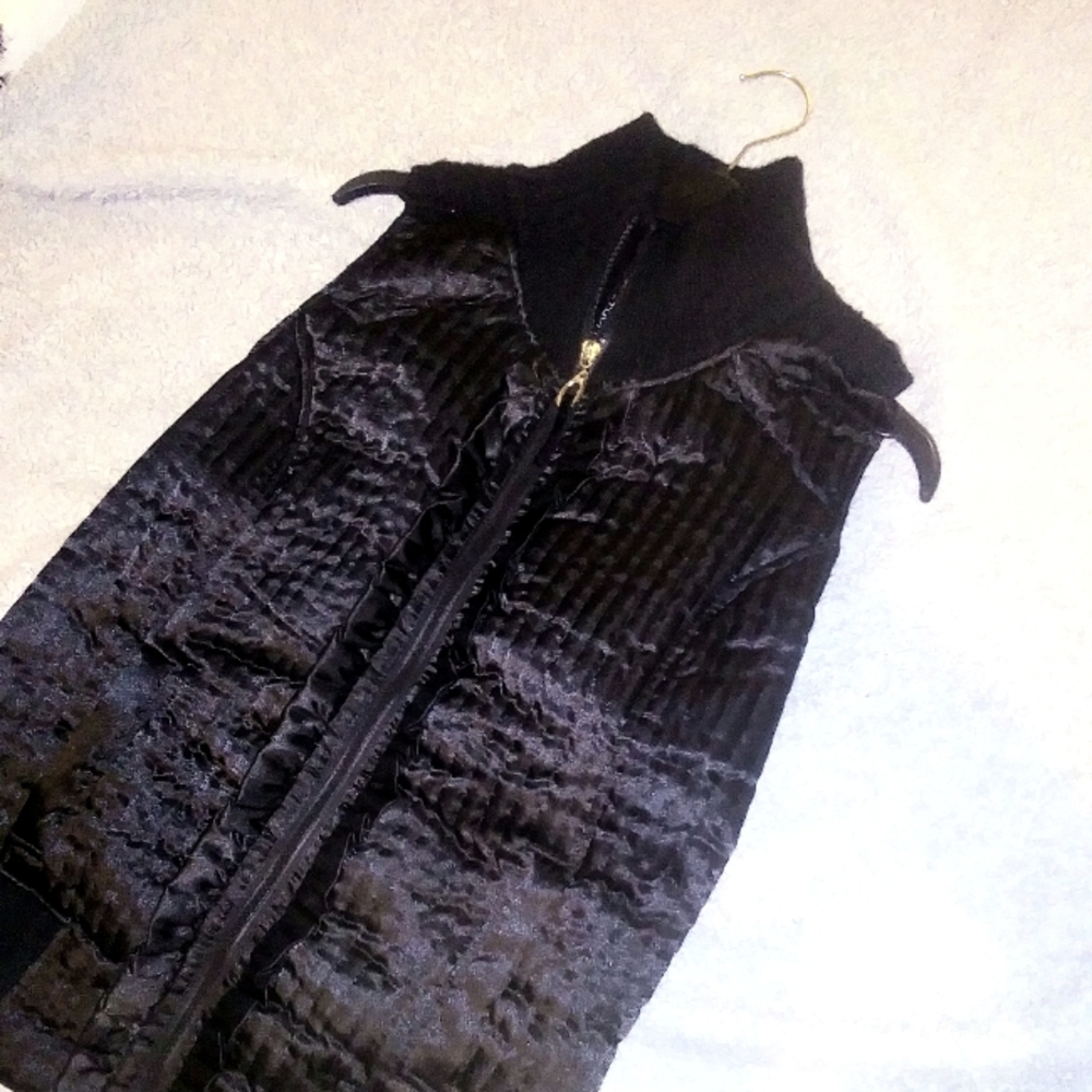 🔥$7.00 FIRM🔥ETHYL Satin Wool Ruffled Vest
